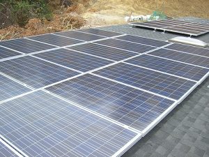 Storing op garagedeuropeners door zonnepaneel installaties